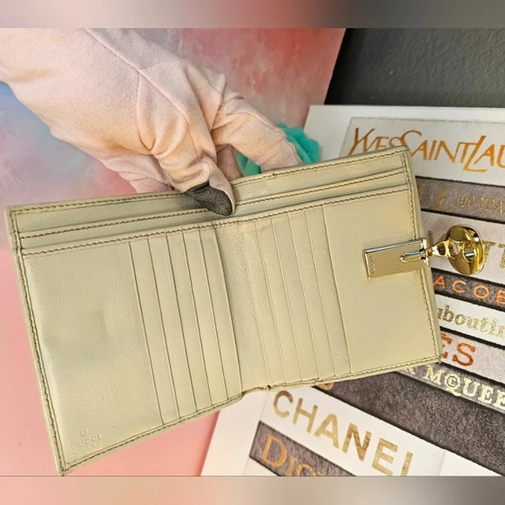 🌟Gucci Guccissima Leather Bifold Vintage Cream Wallet 🤍